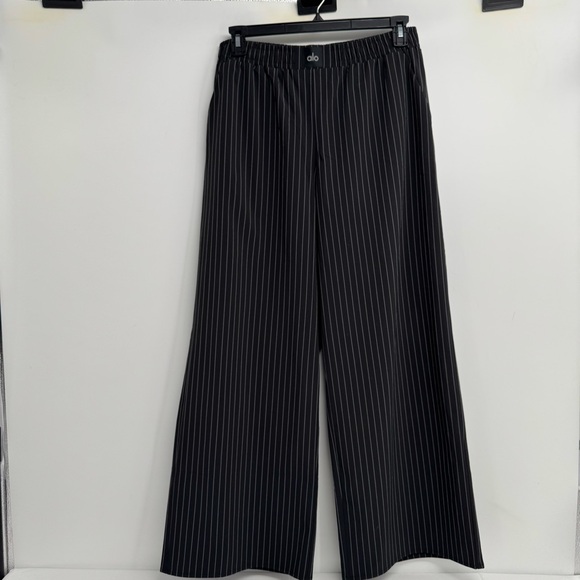 Alo Yoga Pinstripe Daylight Boxer Pant Size L Black/titanium - Picture 4 of 14